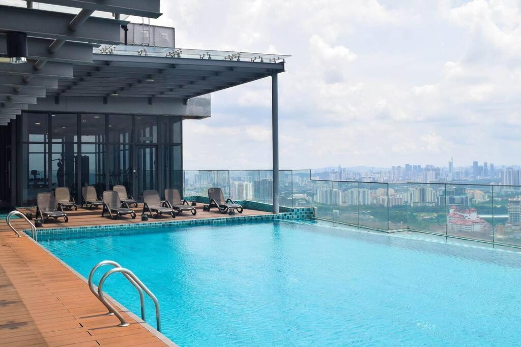 Pangsapuri Ekocheras Loft 5 Pax, #snooker #abovemall #balcony #freecarpark Kuala Lumpur
