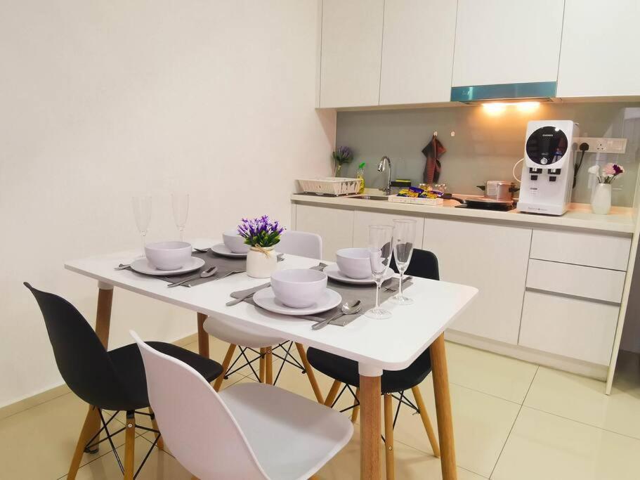 Pangsapuri Ekocheras Loft 5 Pax, #snooker #abovemall #balcony #freecarpark