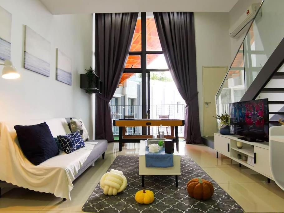 Ekocheras Loft 5 Pax, #snooker #abovemall #balcony #freecarpark * Kuala Lumpur